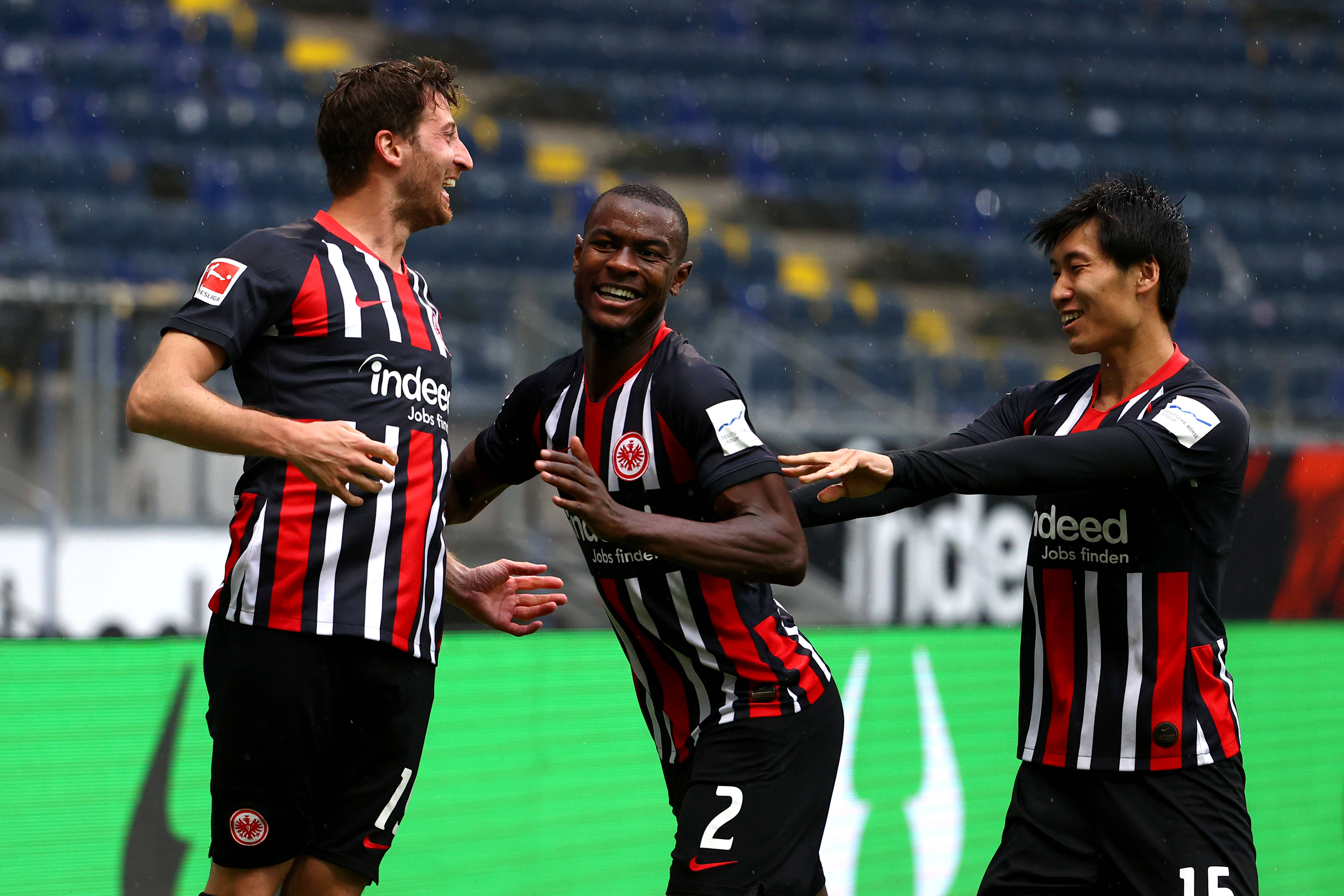 九游体育APP下载-包含勒沃库森主场失利，争夺前四名席位遇阻的词条