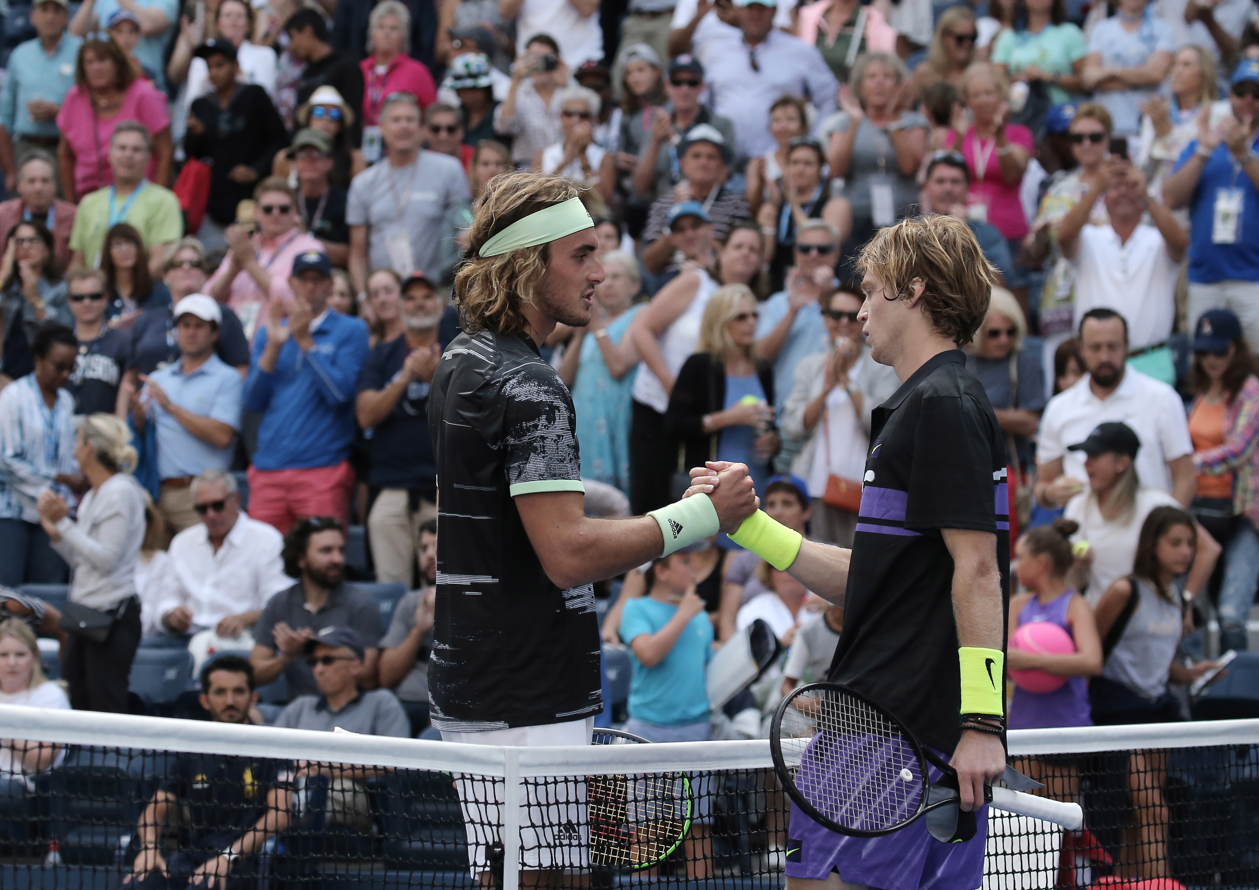 世界网球队碾压德国网球队，西西帕斯送出助攻