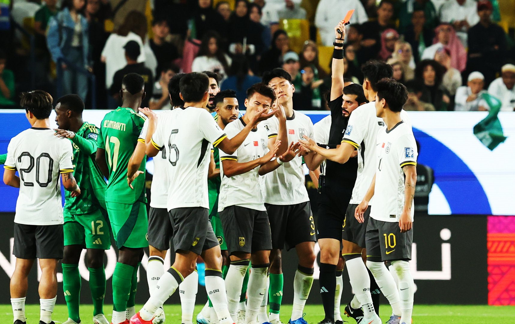 包含沙特阿拉伯女足首次代表国家参加国际比赛的词条