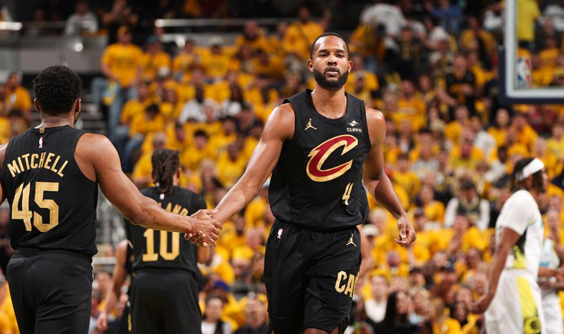 米茨切尔空砍45分，骑士负于猛龙止步三连败