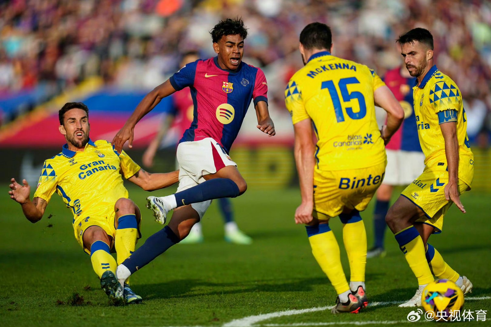 包含拉斯帕尔玛斯在主场大胜，赢得比赛胜利的词条