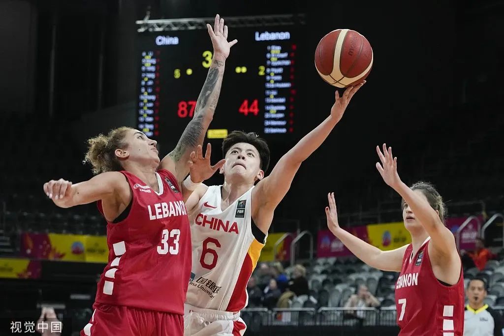 以色列女篮在比赛中实现突破