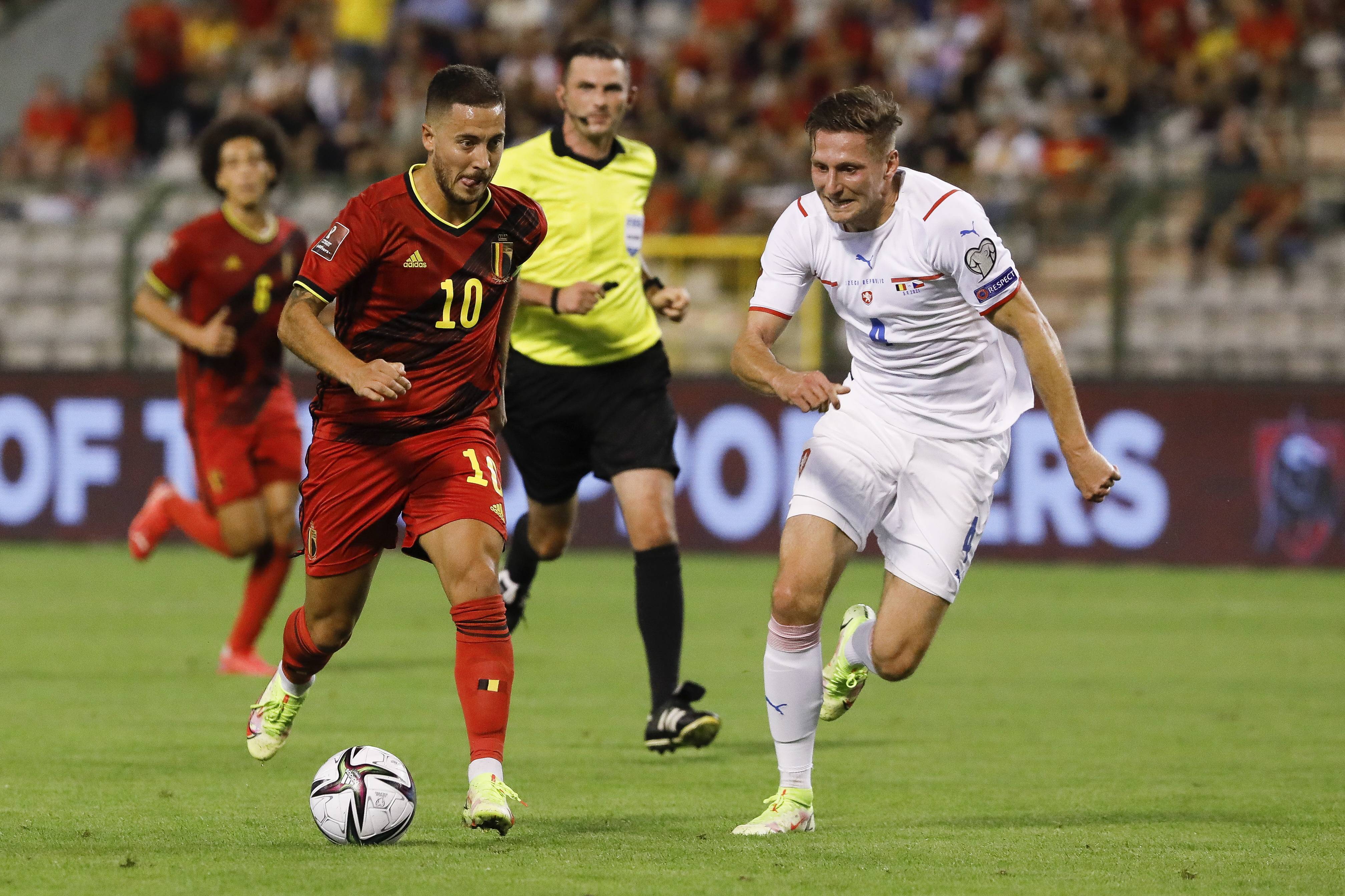 意大利球队在欧洲冠军联赛中击败强敌晋级下一轮的简单介绍