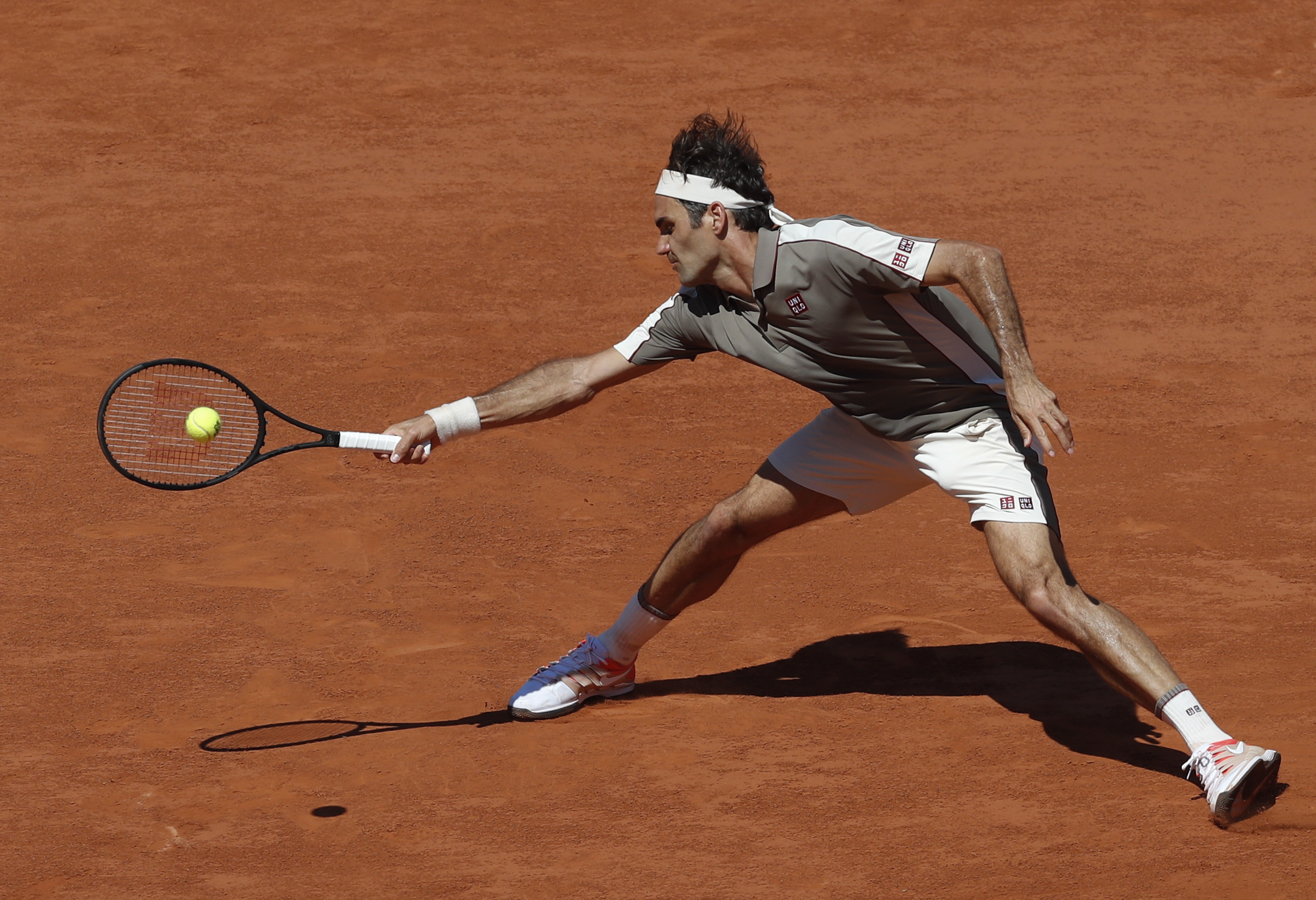 英国网球队横扫欧洲网球队，费德勒制霸全场的简单介绍