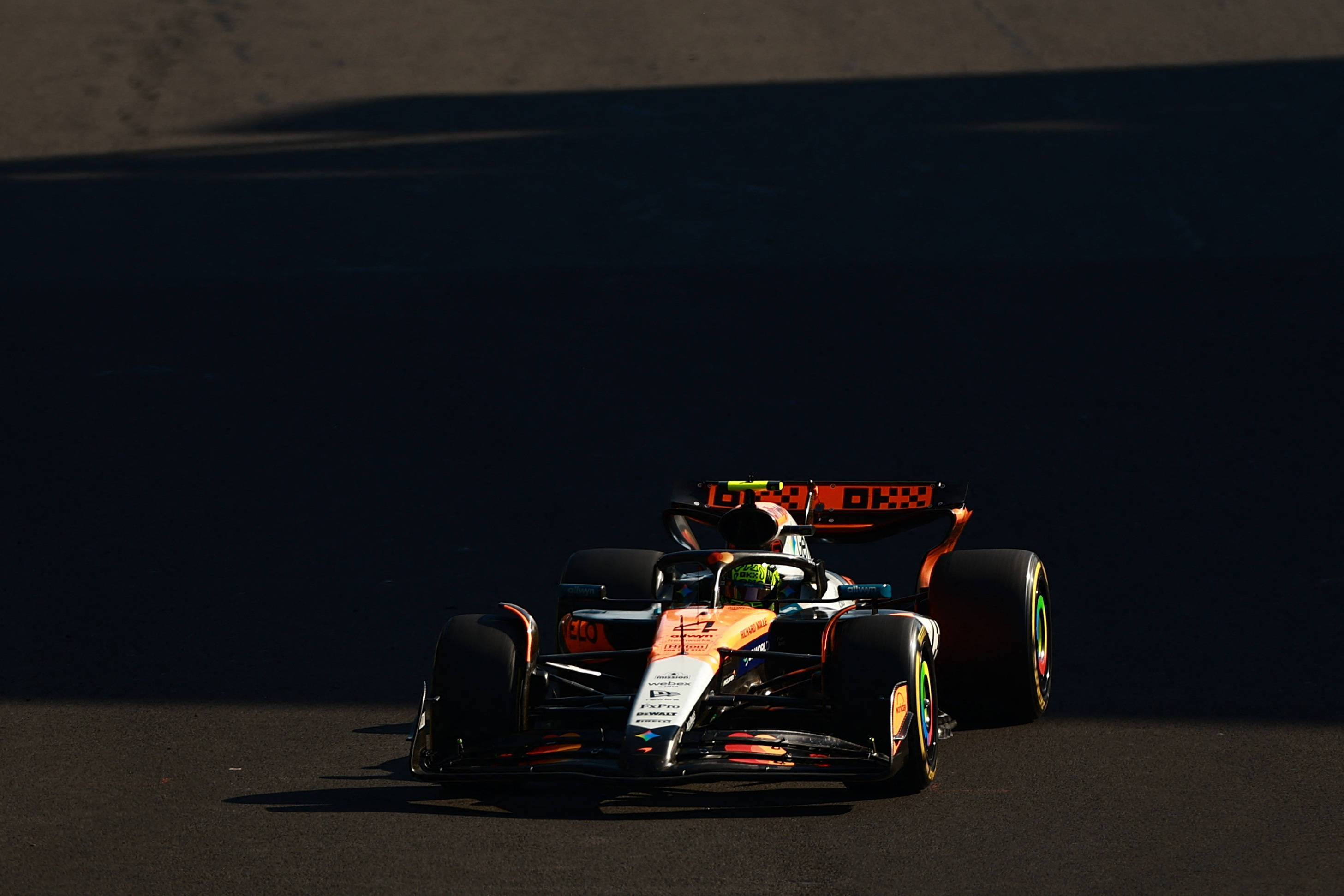 红牛车队绝杀雷诺车队，诺里斯扛起全队的简单介绍