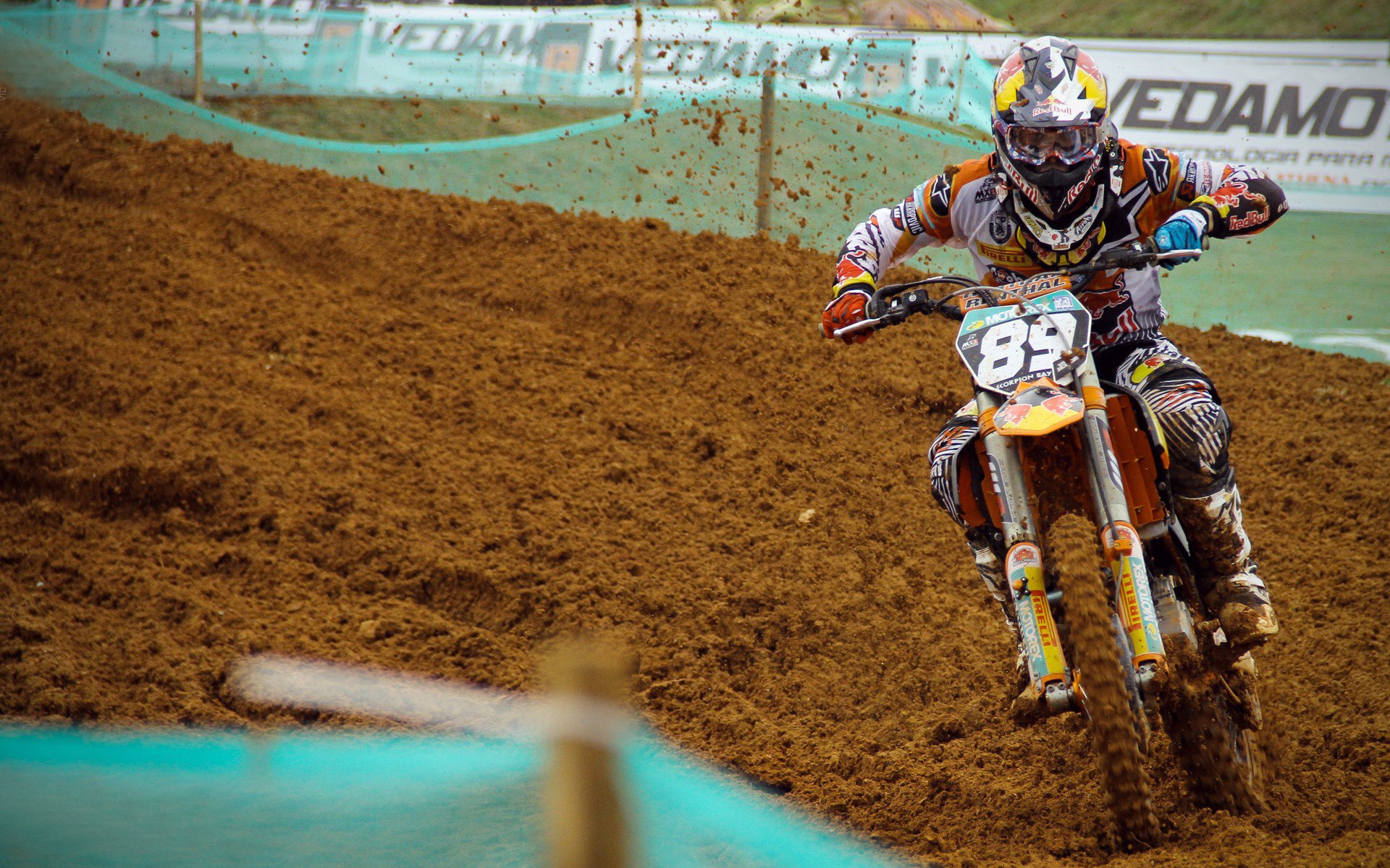 德甲争冠战焦点战,马刺击败篮网,体育之夜的激情交响