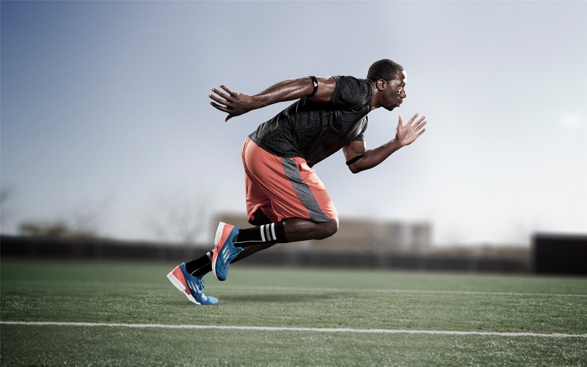 赛道上的逆袭，雷诺鏖战法拉利，周冠宇统治全场